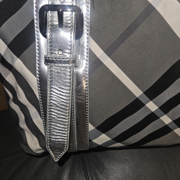 Burberry Silver Beat Check Nylon Victoria Tote - Picture 7 of 10
